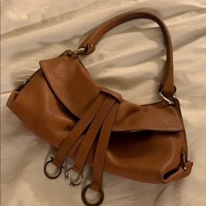 Elegant Salvatore Ferragamo shoulder bag.